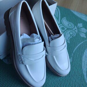White shoes with Memory Foam NEW ITEM